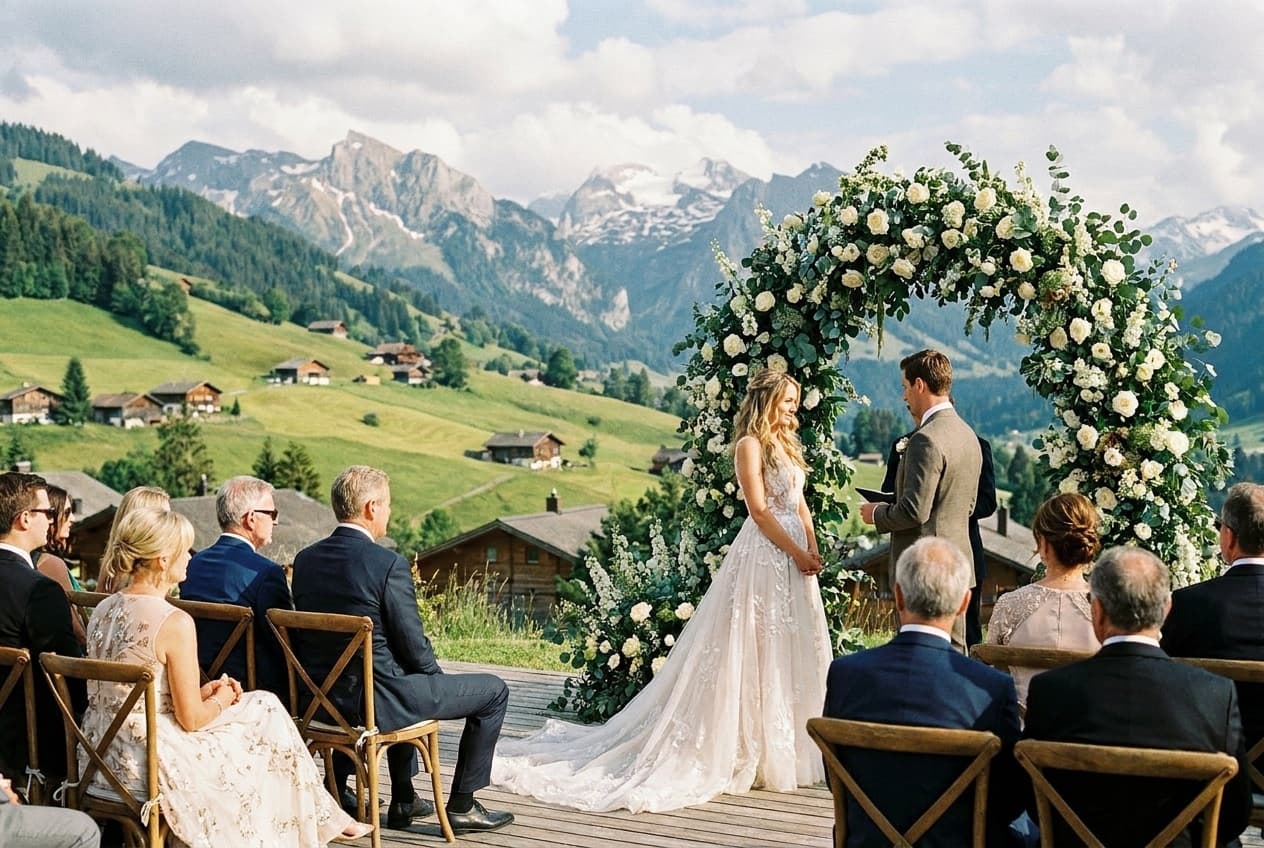 Photographe mariage Gstaad — Cérémonie extérieure vue Alpes Bernoises — Benjamin Pierre