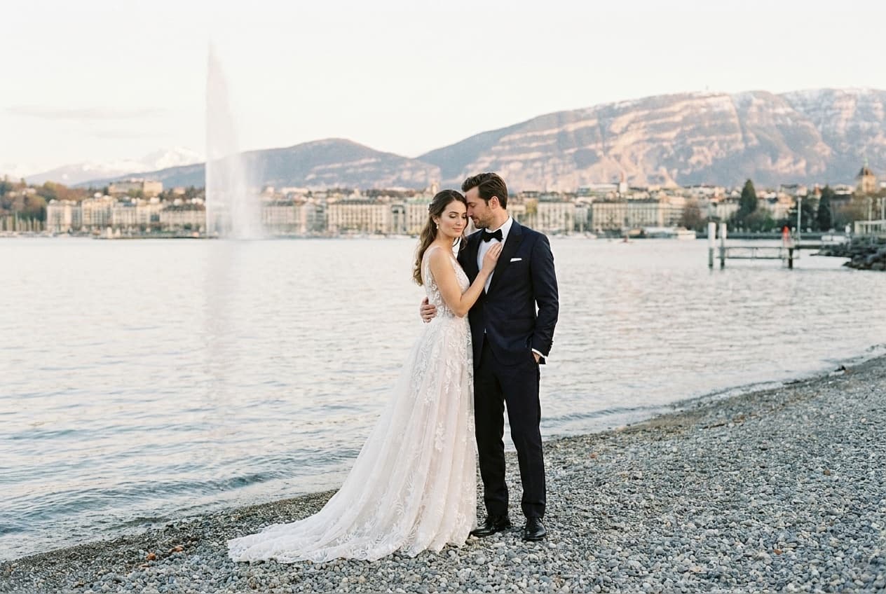 Photographe mariage Genève — Couple au bord du Lac Léman Suisse — Benjamin Pierre